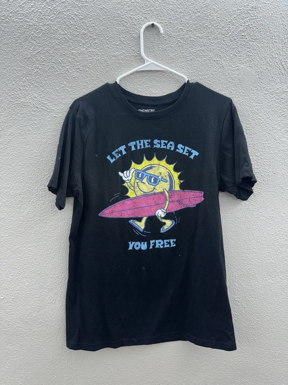 Chemistry Mens T-Shirt Size Medium Black Let the Sea set you Free Graphic